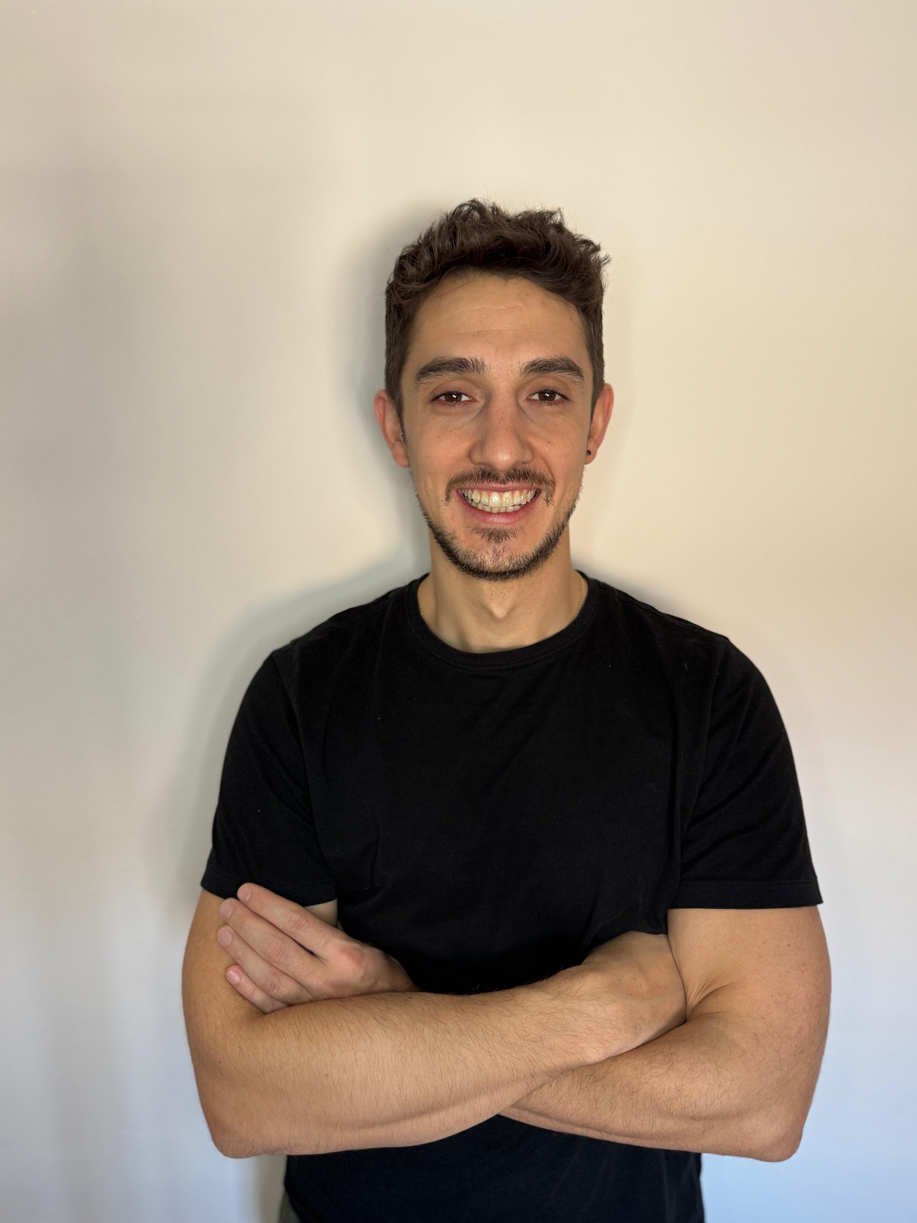 Mauricio Benoist y Gustavo (coloca tu foto real)